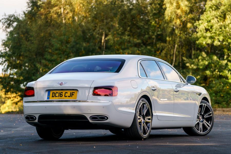  Bentley Flying Spur V8 S 2016 года  (UK) (фото 4 из 14)